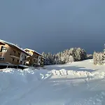 Moderne Kaminstube *