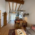Moderne Kaminstube