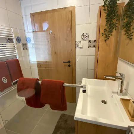 Moderne Kaminstube *