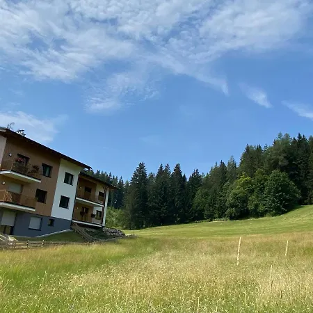 Moderne Kaminstube Apartman *