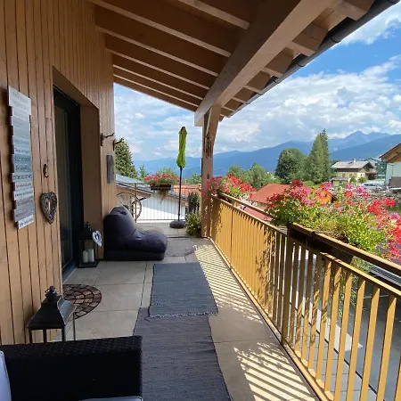 Moderne Kaminstube Apartman *